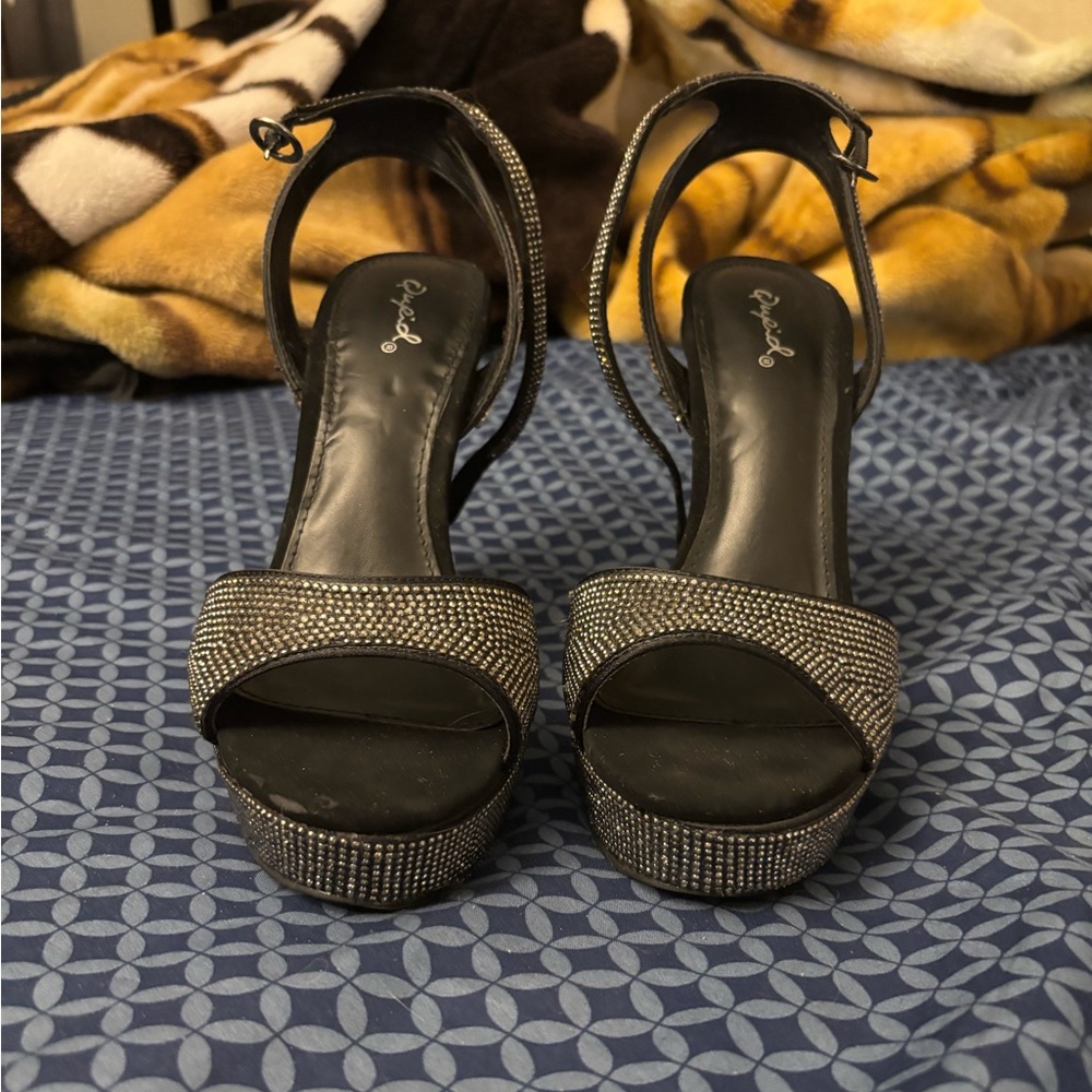 Qupid Sz 9 Sparkly Platform Heels